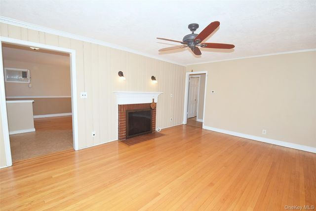 95 Krug Place, Mineola, NY 11501