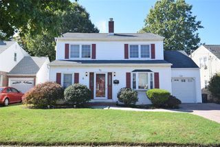 95 Krug Place, Mineola, NY 11501