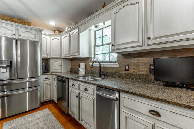 1033 Clift Cave Drive, Soddy Daisy, TN 37379
