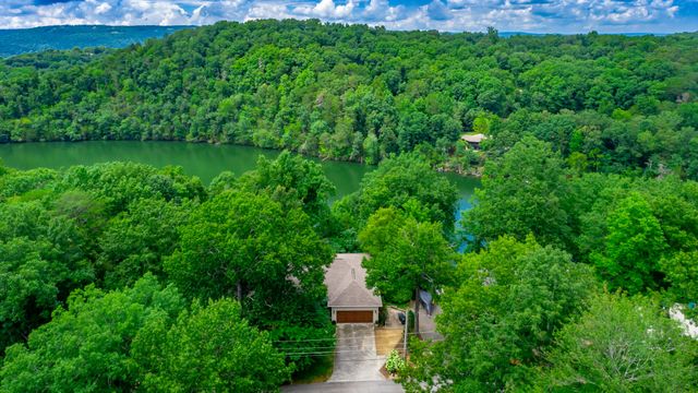 1033 Clift Cave Drive, Soddy Daisy, TN 37379