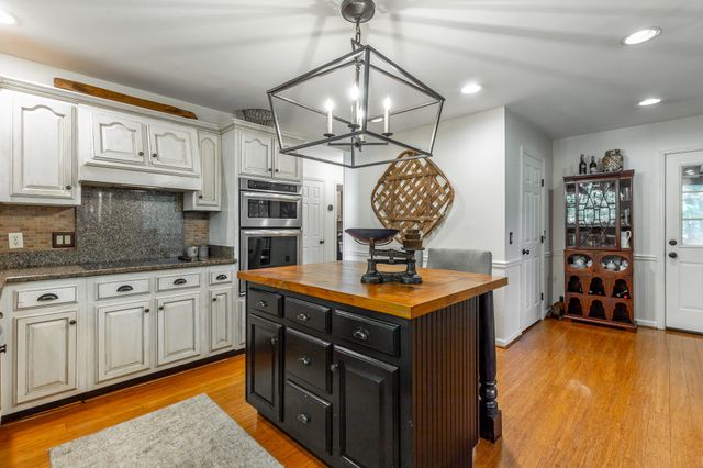 1033 Clift Cave Drive, Soddy Daisy, TN 37379