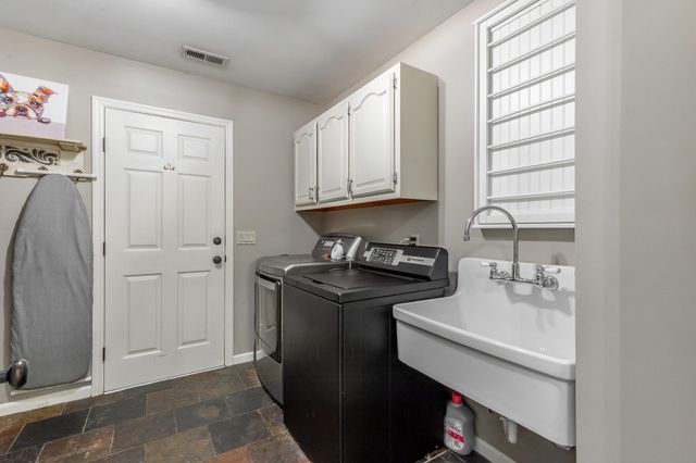 1033 Clift Cave Drive, Soddy Daisy, TN 37379
