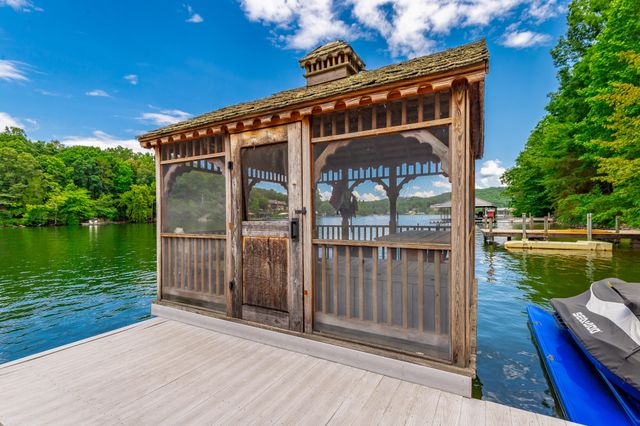 1033 Clift Cave Drive, Soddy Daisy, TN 37379