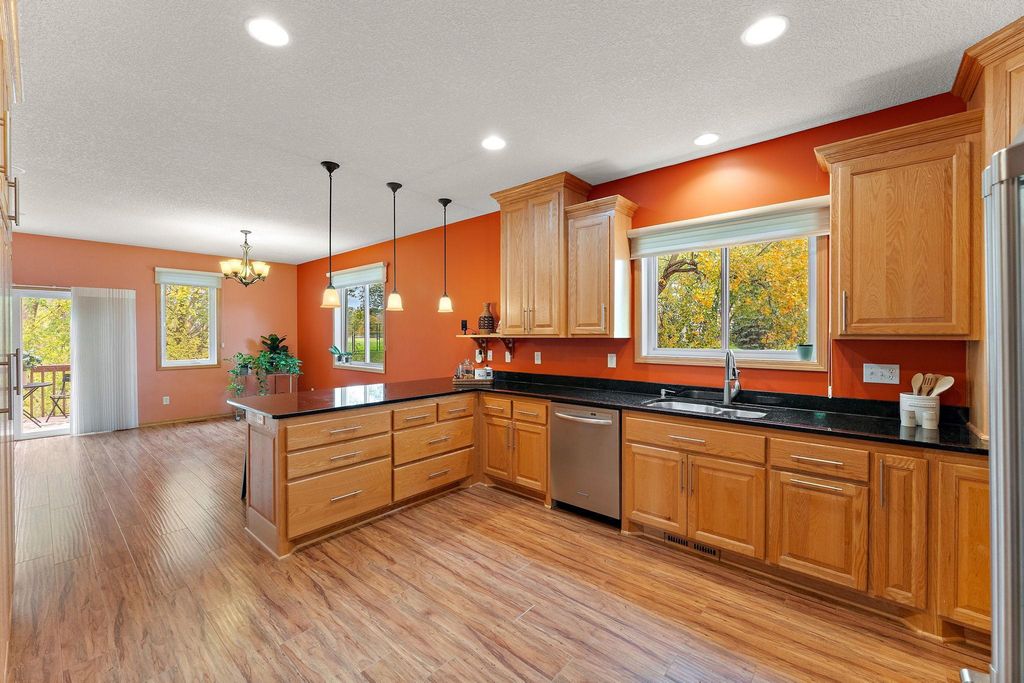 3509 Pilgrim Lane N, Plymouth, MN 55441