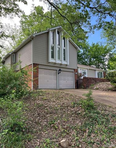 495 Graywood Drive, Ballwin, MO 63011