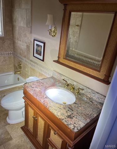 495 Graywood Drive, Ballwin, MO 63011