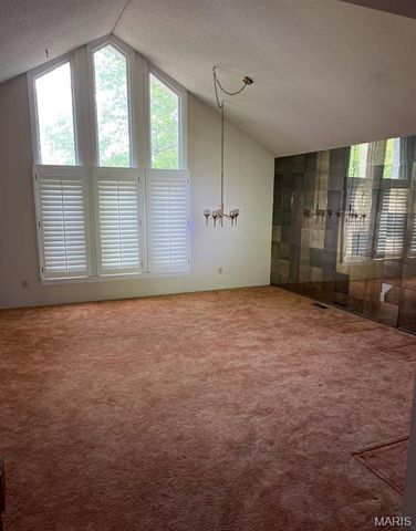 495 Graywood Drive, Ballwin, MO 63011