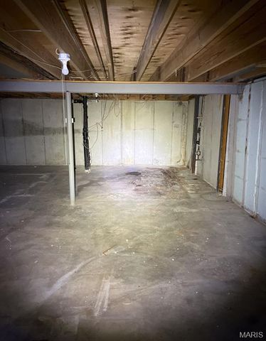 495 Graywood Drive, Ballwin, MO 63011