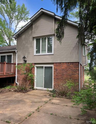 495 Graywood Drive, Ballwin, MO 63011