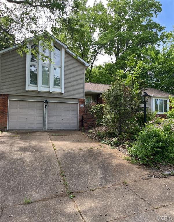 495 Graywood Drive, Ballwin, MO 63011
