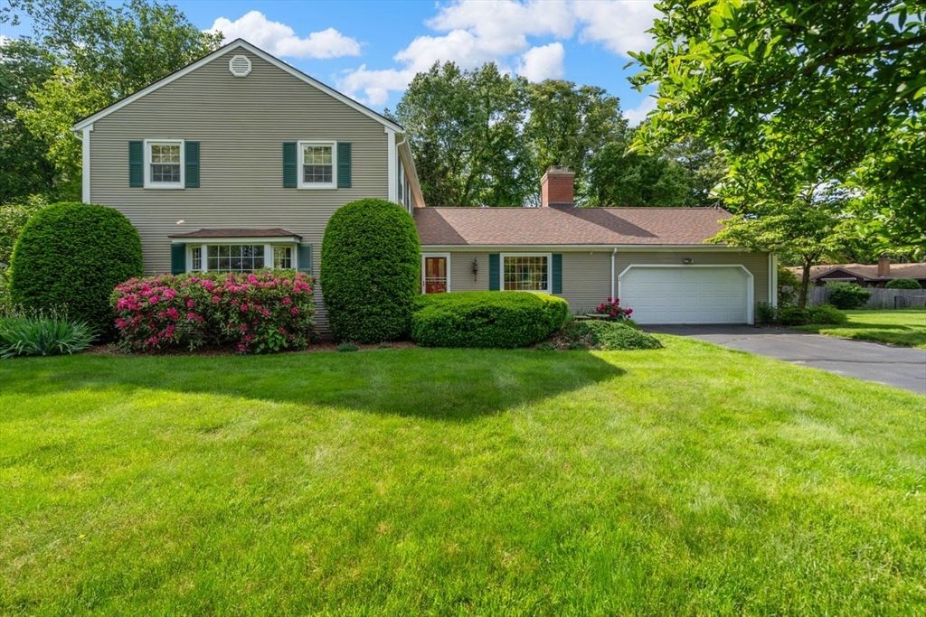 36 Lees Ln, Longmeadow, MA 01106