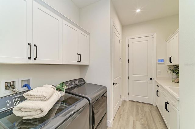 8533 BEECHLAKE COURT, Sarasota, FL 34240