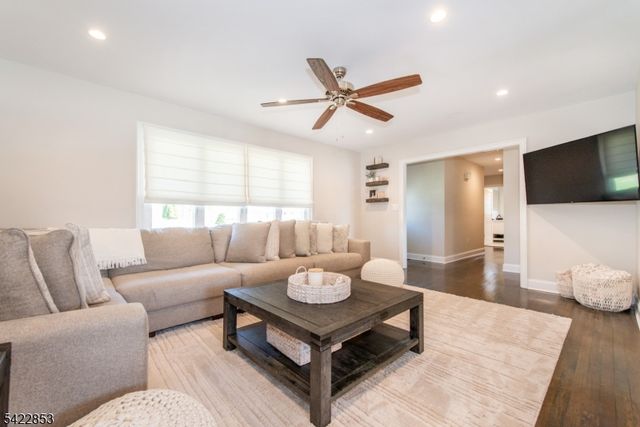 15 Green Meadows Rd, Fairfield Twp., NJ 07004
