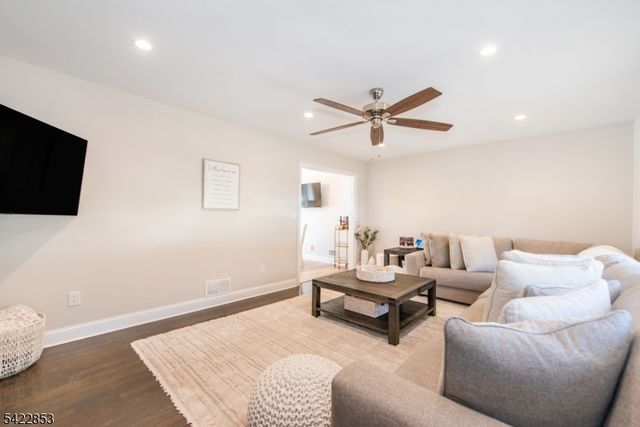 15 Green Meadows Rd, Fairfield Twp., NJ 07004