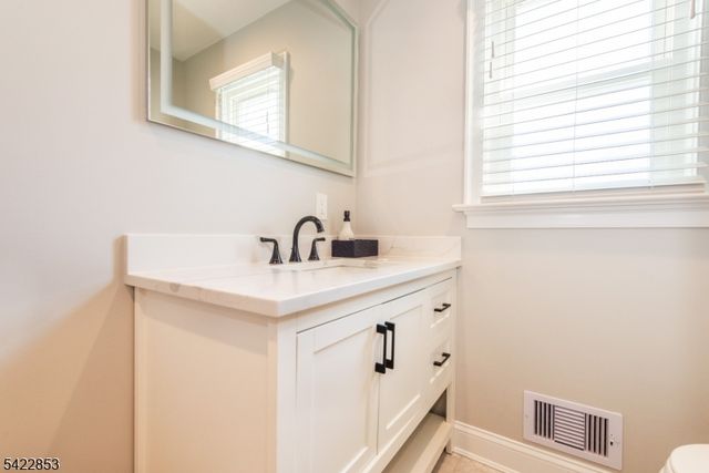 15 Green Meadows Rd, Fairfield Twp., NJ 07004