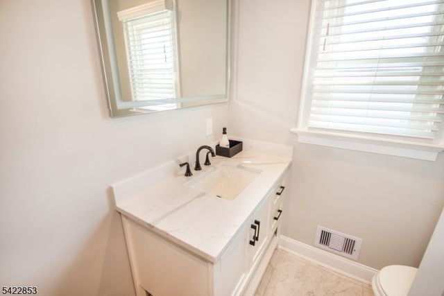 15 Green Meadows Rd, Fairfield Twp., NJ 07004