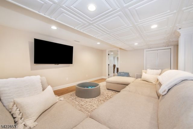 15 Green Meadows Rd, Fairfield Twp., NJ 07004
