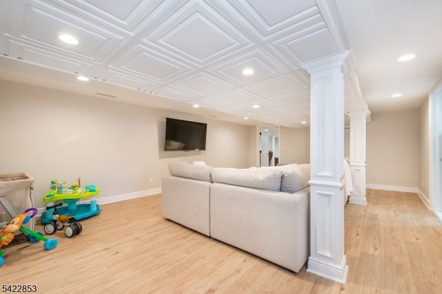 15 Green Meadows Rd, Fairfield Twp., NJ 07004