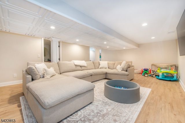 15 Green Meadows Rd, Fairfield Twp., NJ 07004