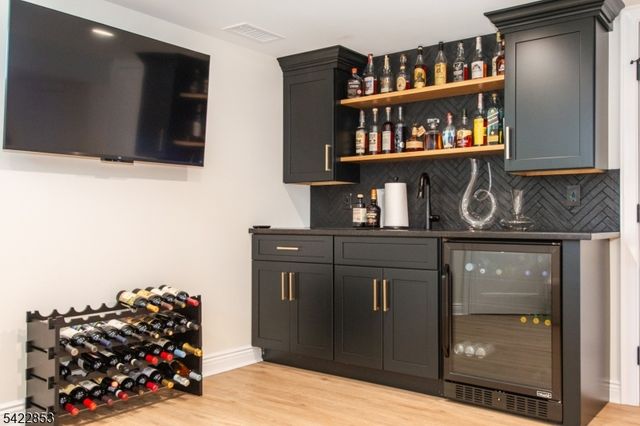 15 Green Meadows Rd, Fairfield Twp., NJ 07004