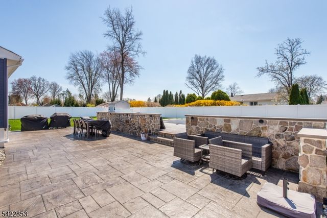 15 Green Meadows Rd, Fairfield Twp., NJ 07004