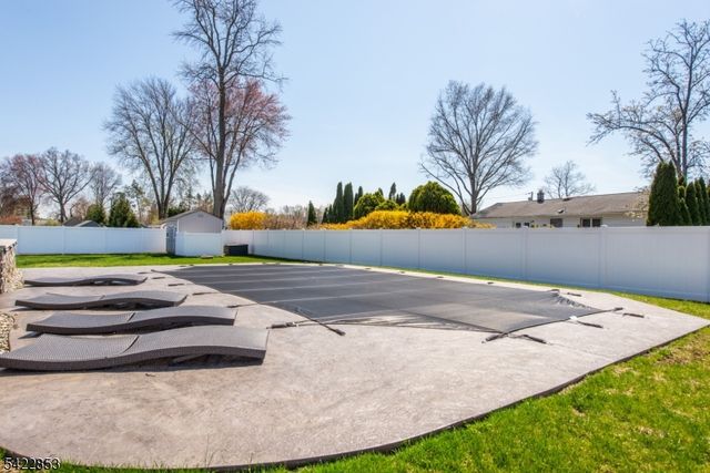 15 Green Meadows Rd, Fairfield Twp., NJ 07004