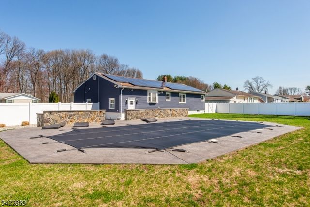 15 Green Meadows Rd, Fairfield Twp., NJ 07004