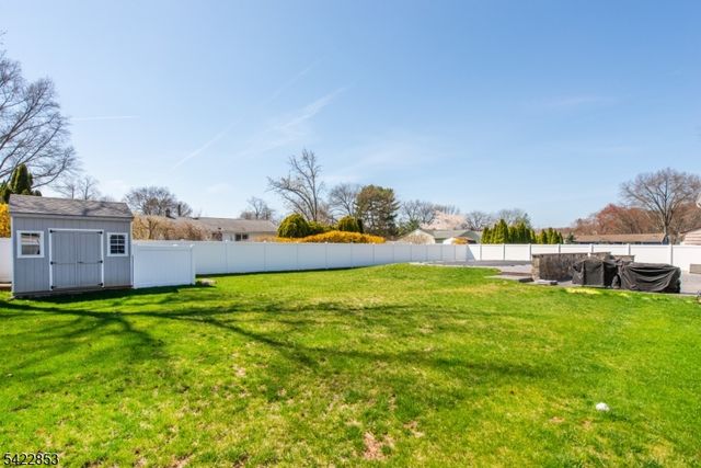 15 Green Meadows Rd, Fairfield Twp., NJ 07004