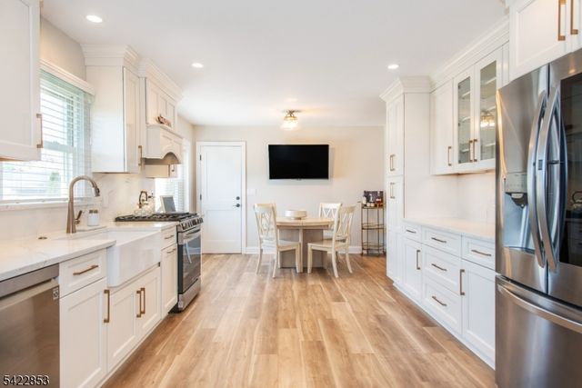 15 Green Meadows Rd, Fairfield Twp., NJ 07004