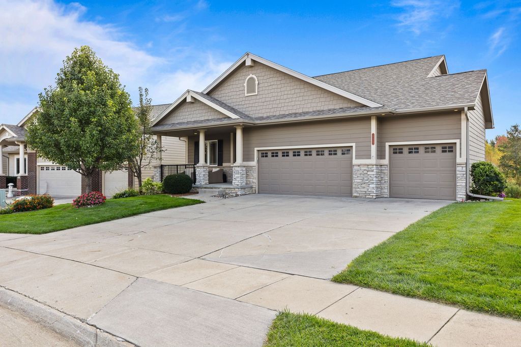 455 NE Pinehurst Circle, Ankeny, IA 50021