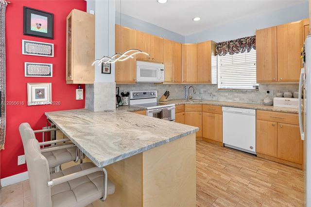840 NE 14th Pl, Fort Lauderdale, FL 33304