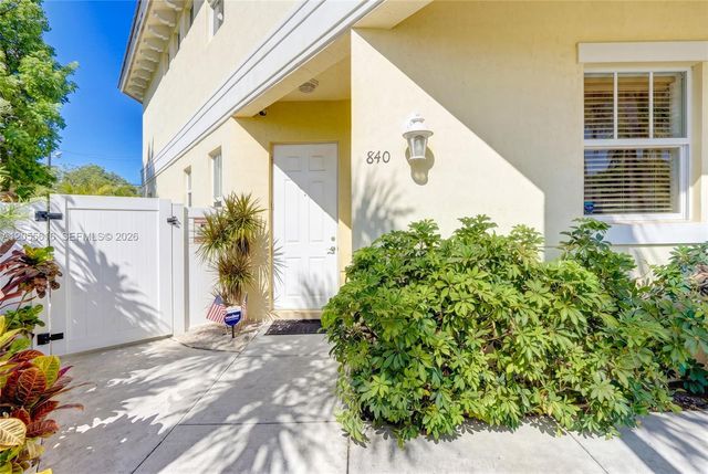 840 NE 14th Pl, Fort Lauderdale, FL 33304