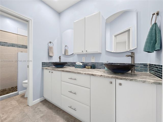 840 NE 14th Pl, Fort Lauderdale, FL 33304