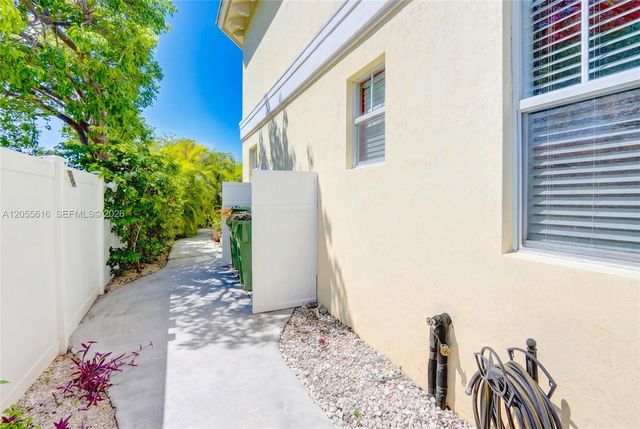 840 NE 14th Pl, Fort Lauderdale, FL 33304