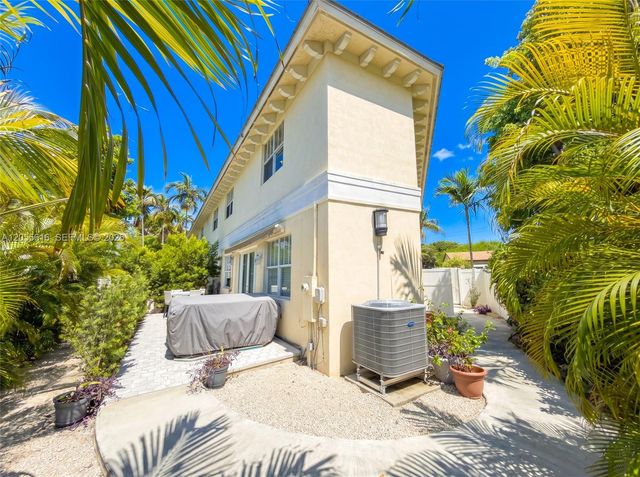 840 NE 14th Pl, Fort Lauderdale, FL 33304