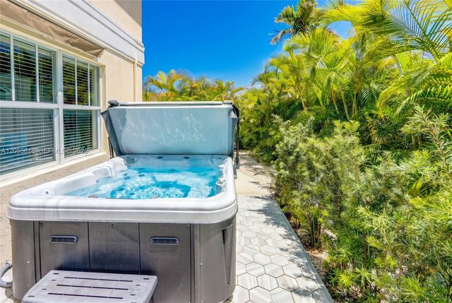 840 NE 14th Pl, Fort Lauderdale, FL 33304