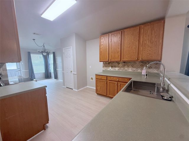 102 Wren CV, Hutto, TX 78634