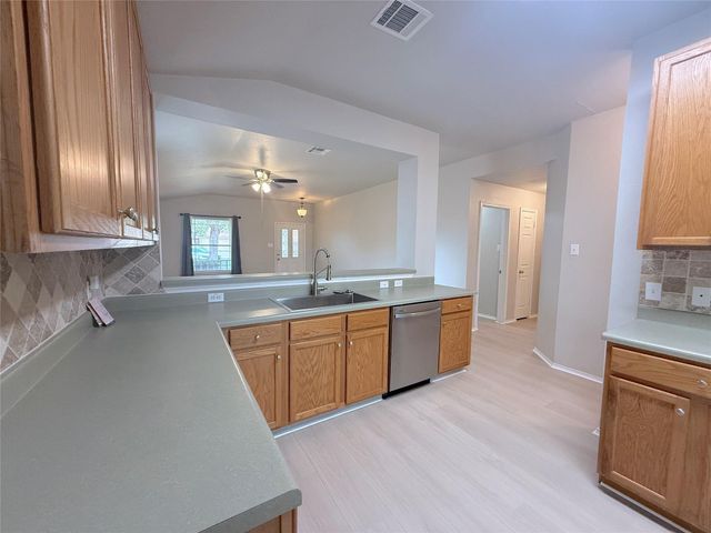 102 Wren CV, Hutto, TX 78634