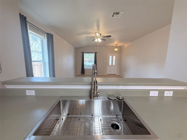 102 Wren CV, Hutto, TX 78634