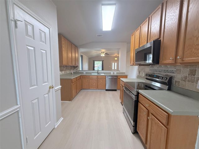 102 Wren CV, Hutto, TX 78634