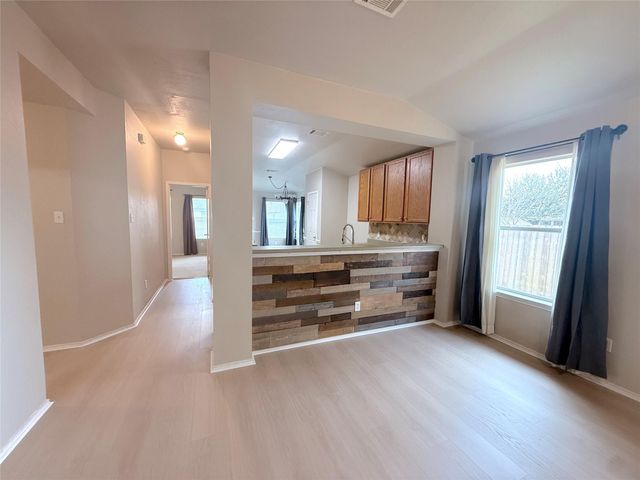 102 Wren CV, Hutto, TX 78634