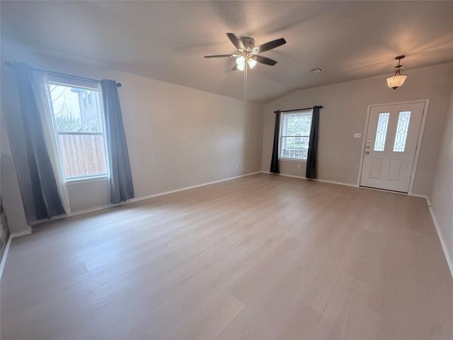 102 Wren CV, Hutto, TX 78634