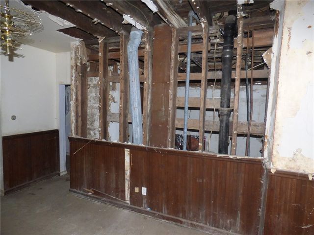 304 Lorenz Ave, Elliott, PA 15220