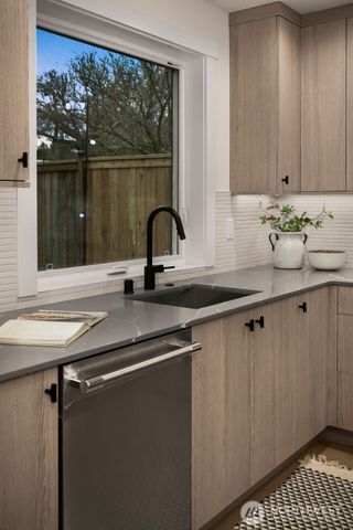 809 W Armour Street, Seattle, WA 98119