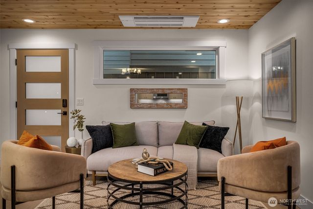 809 W Armour Street, Seattle, WA 98119