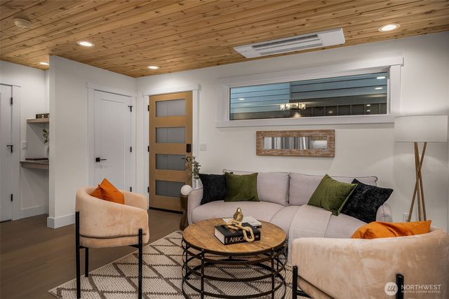 809 W Armour Street, Seattle, WA 98119