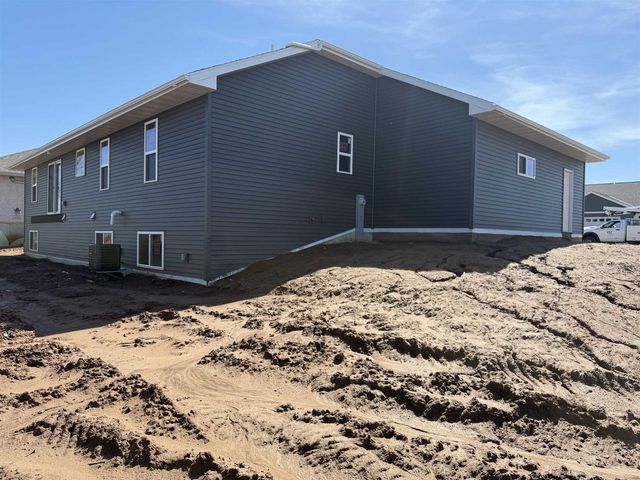 1927 HUFFCUTT LANE, Waupaca, WI 54981