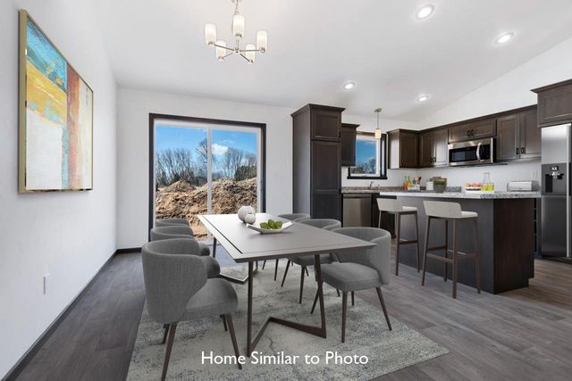 1927 HUFFCUTT LANE, Waupaca, WI 54981