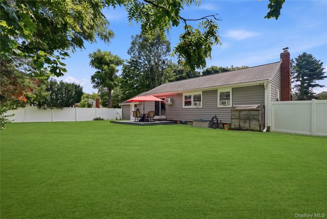 96 E 12th Street, Huntington Station, NY 11746