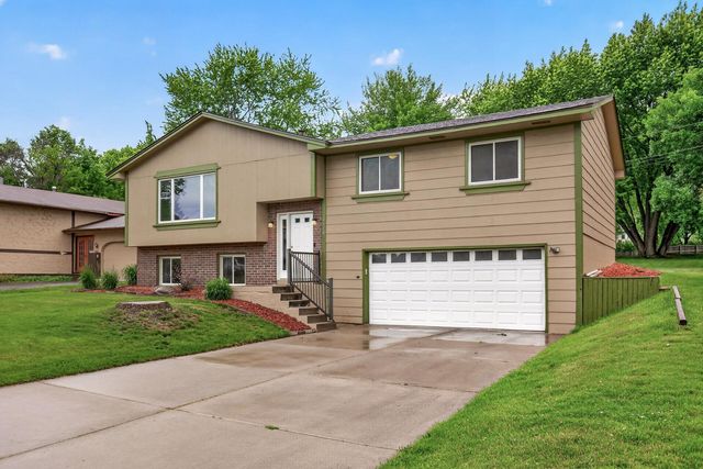 17918 Weaver Lake Drive, Maple Grove, MN 55311